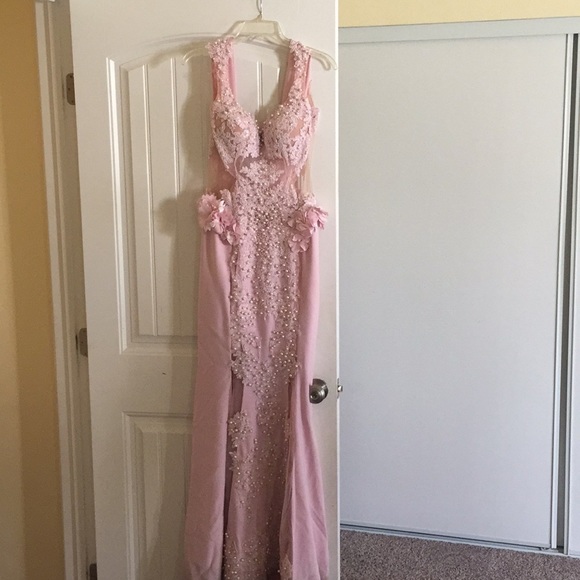 Dresses - Picture 2 of 4